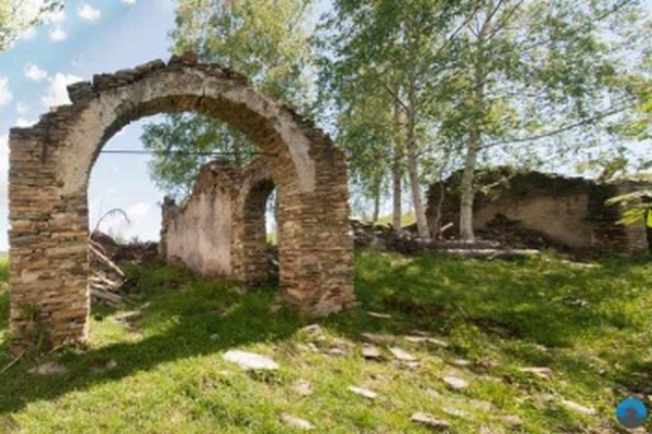 Click here for full details of this property for sale in Val Argentina, Italy.